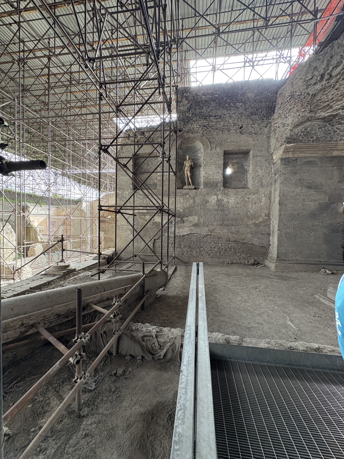 大塚悠理_写真ソンマヴェスビアーナ遺跡内.jpg