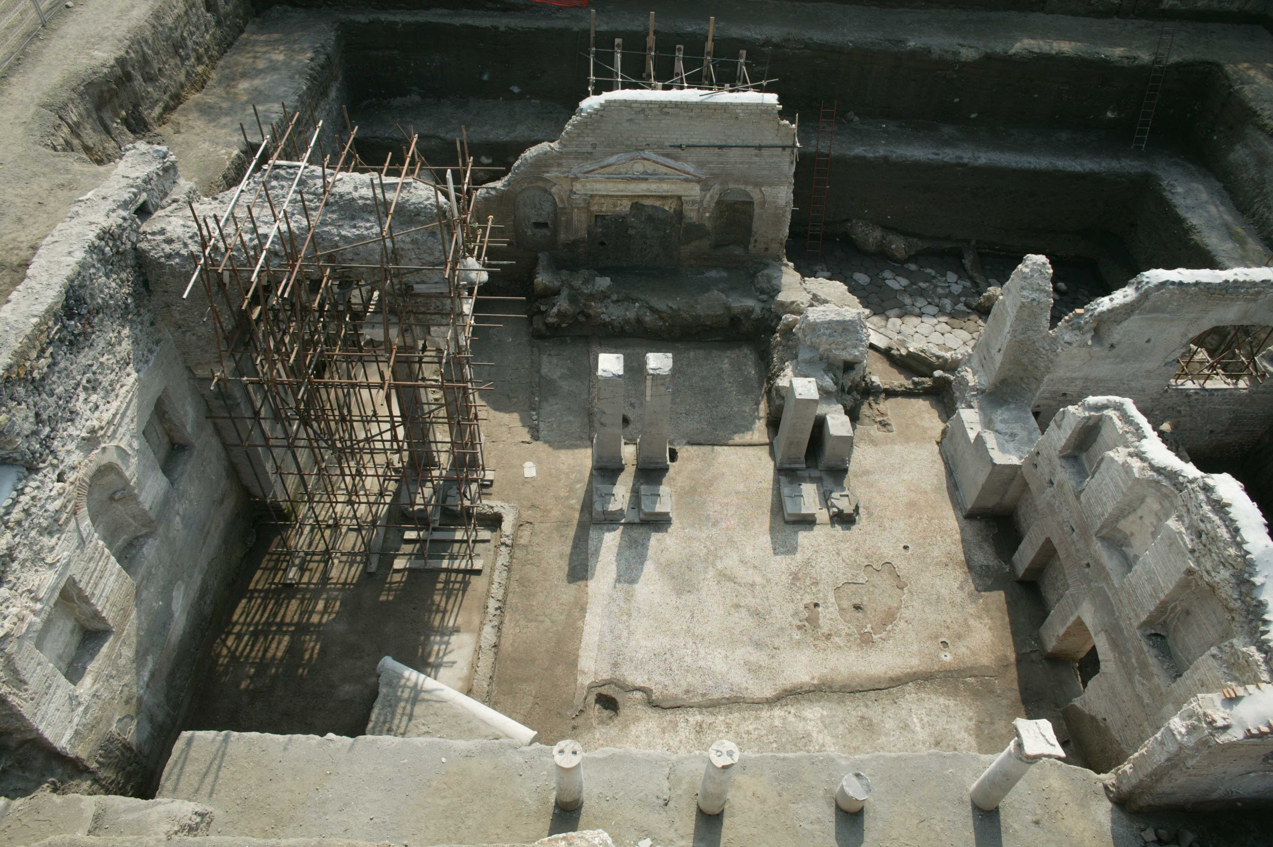 写真１　2003ー2004年で検出された2世紀の建物_サイズ調整済み.jpg